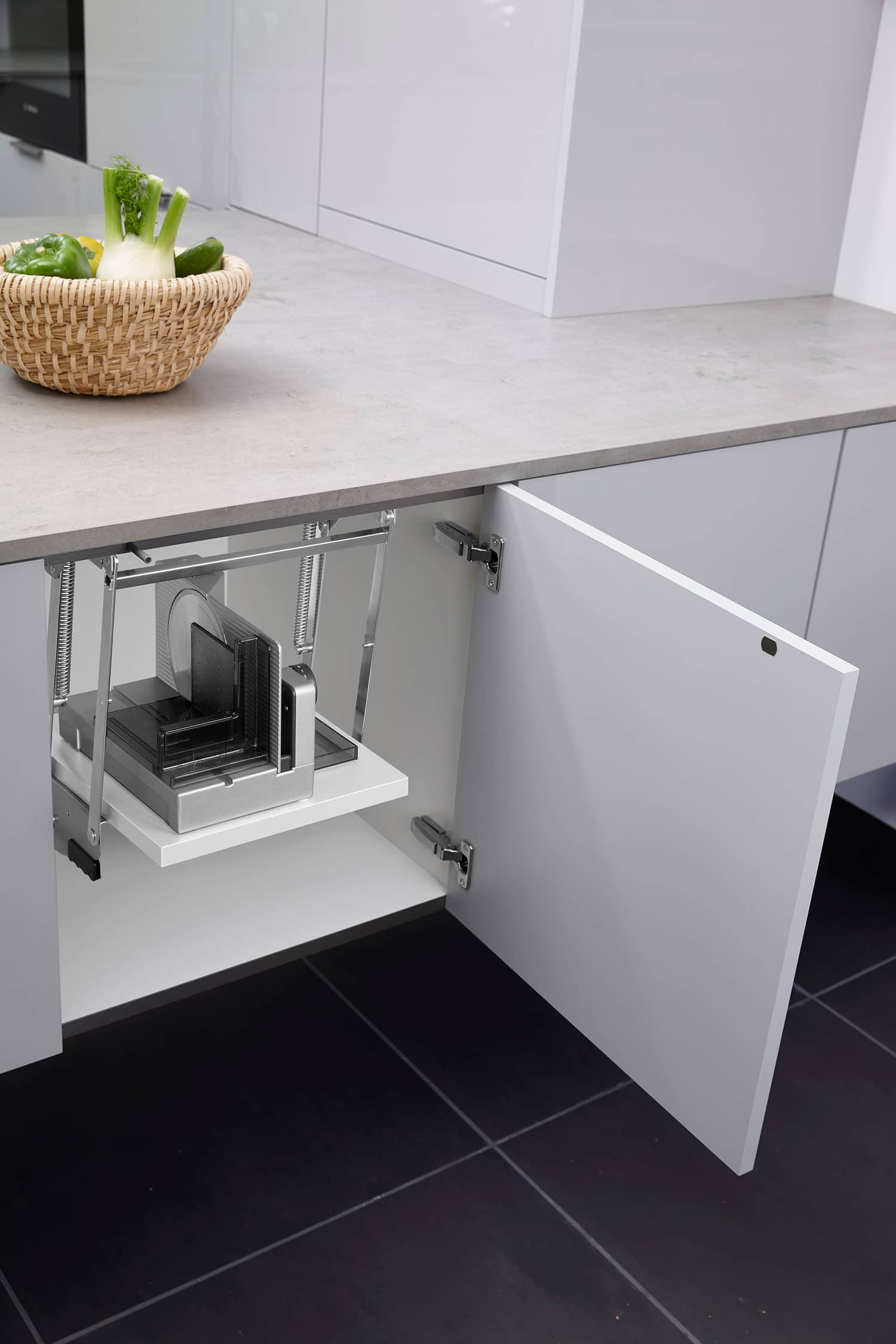 Built-in food slicer E 118