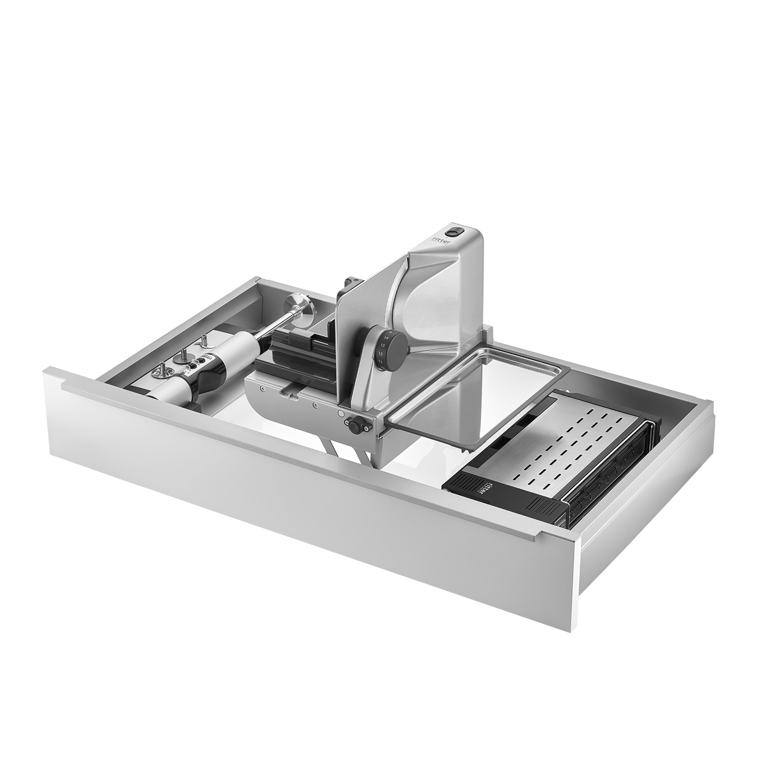 Ein Bild einer Schublade, mit einer Einbau-Kombination aus einem Einbau-Stabmixer, einem Einbau-Toaster und einem linksgeführten und aufgestellten Einbau-Allesschneider, mit weißem Hintergrund.