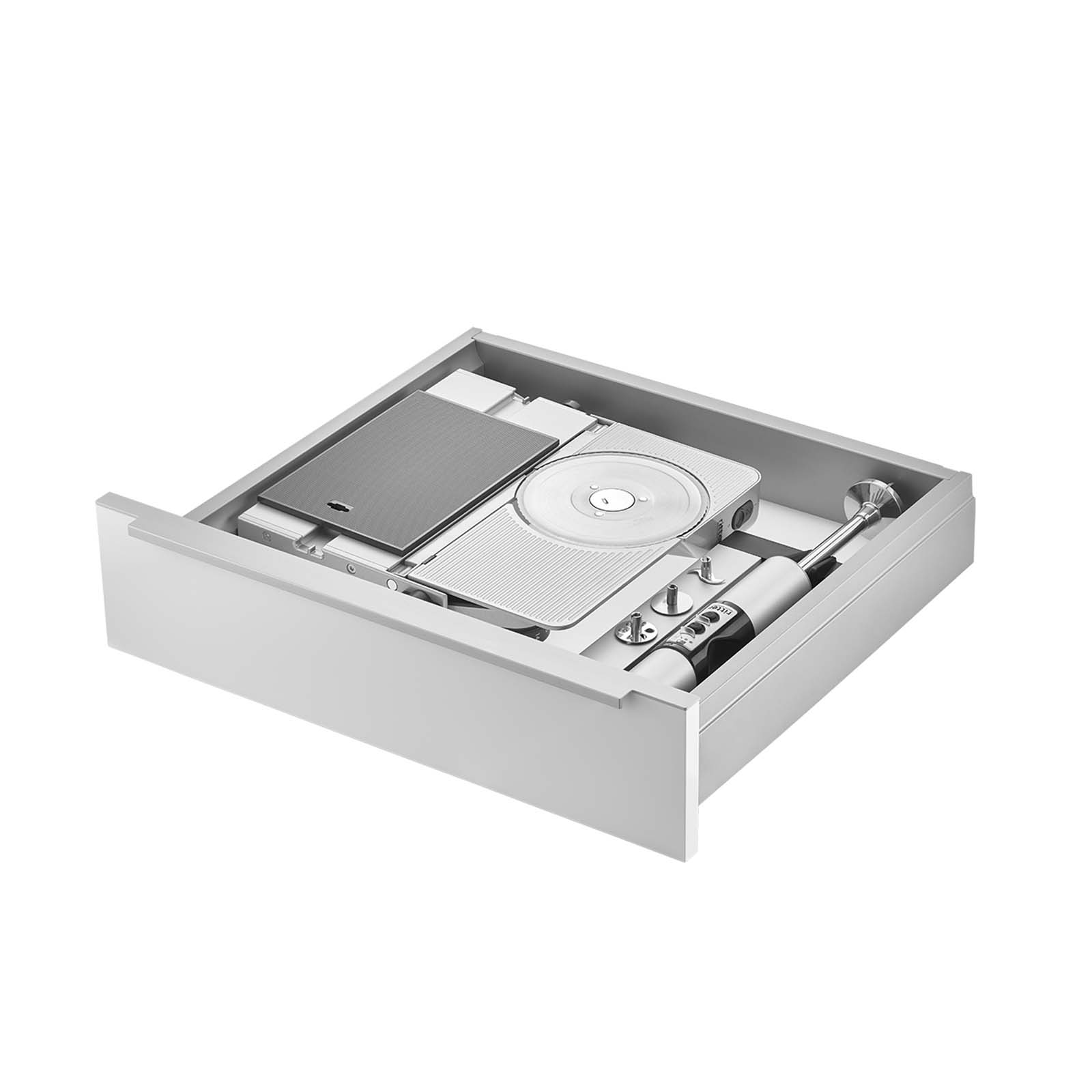 Ein Bild einer Schublade, mit einer Einbau-Kombination aus einem Einbau-Stabmixer und einem linksgeführten  Einbau-Allesschneider, mit weißem Hintergrund.