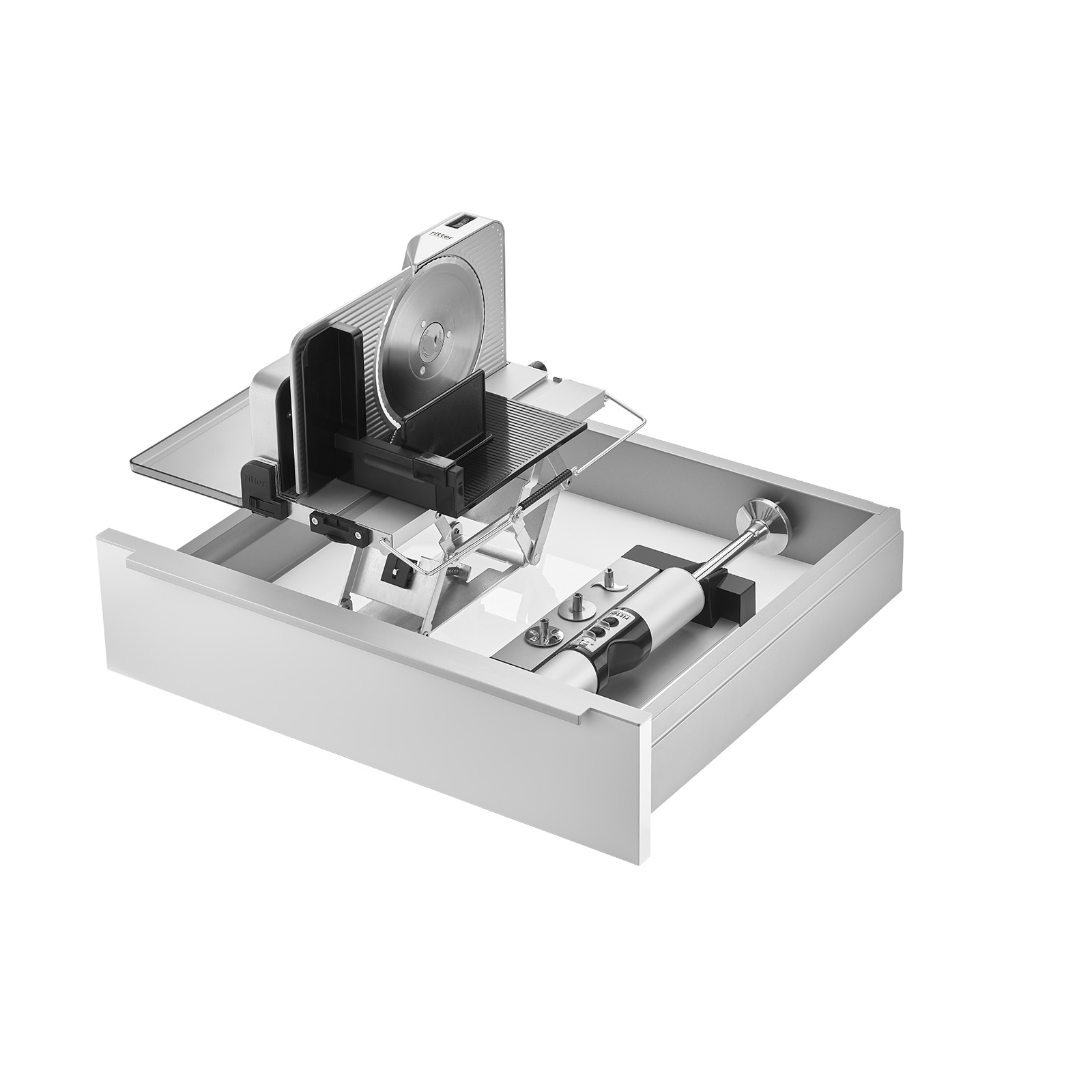 Ein Bild einer Schublade, mit einer Einbau-Kombination aus einem Einbau-Stabmixer und einem aufgeklappten Einbau-Allesschneider, mit weißem Hintergrund.