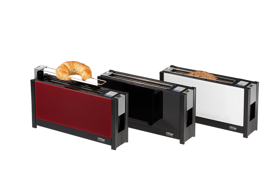 Toaster in black, red, white Toaster in black, red, white