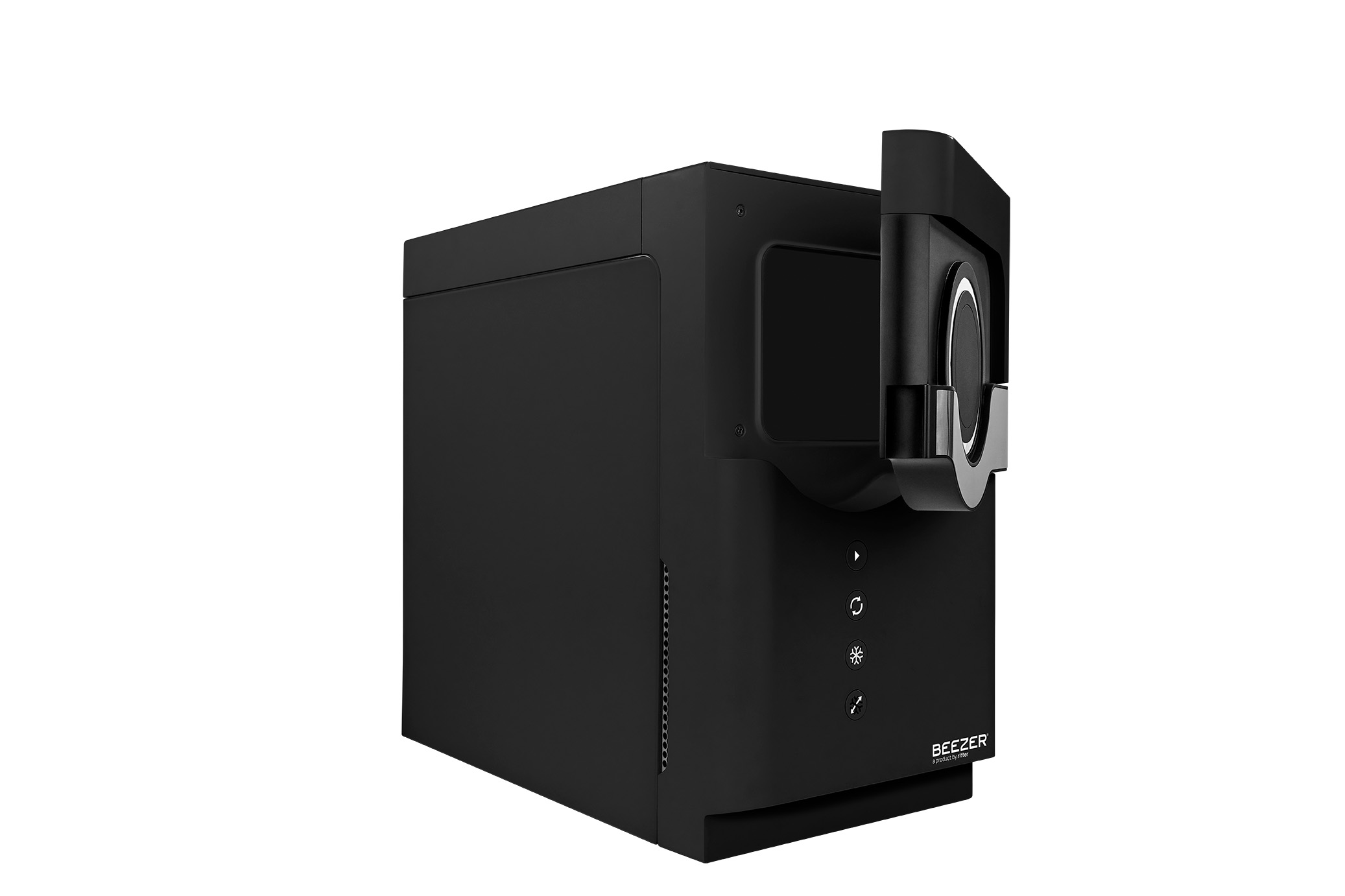 BEEZER Schräg gestellter und ausgeschalteter BEEZER Getränkekühler mit geöffneter Tür, in de Farbe schwarz