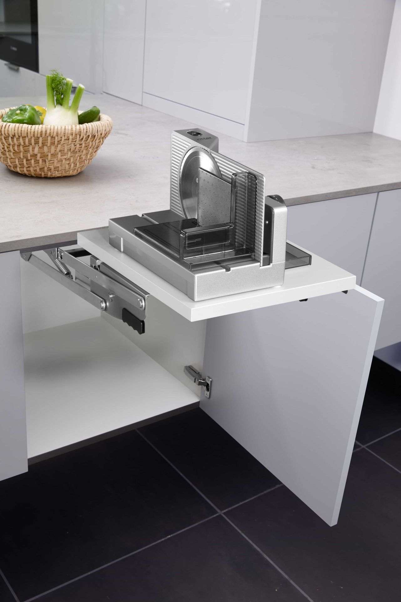 Built-in food slicer E 118