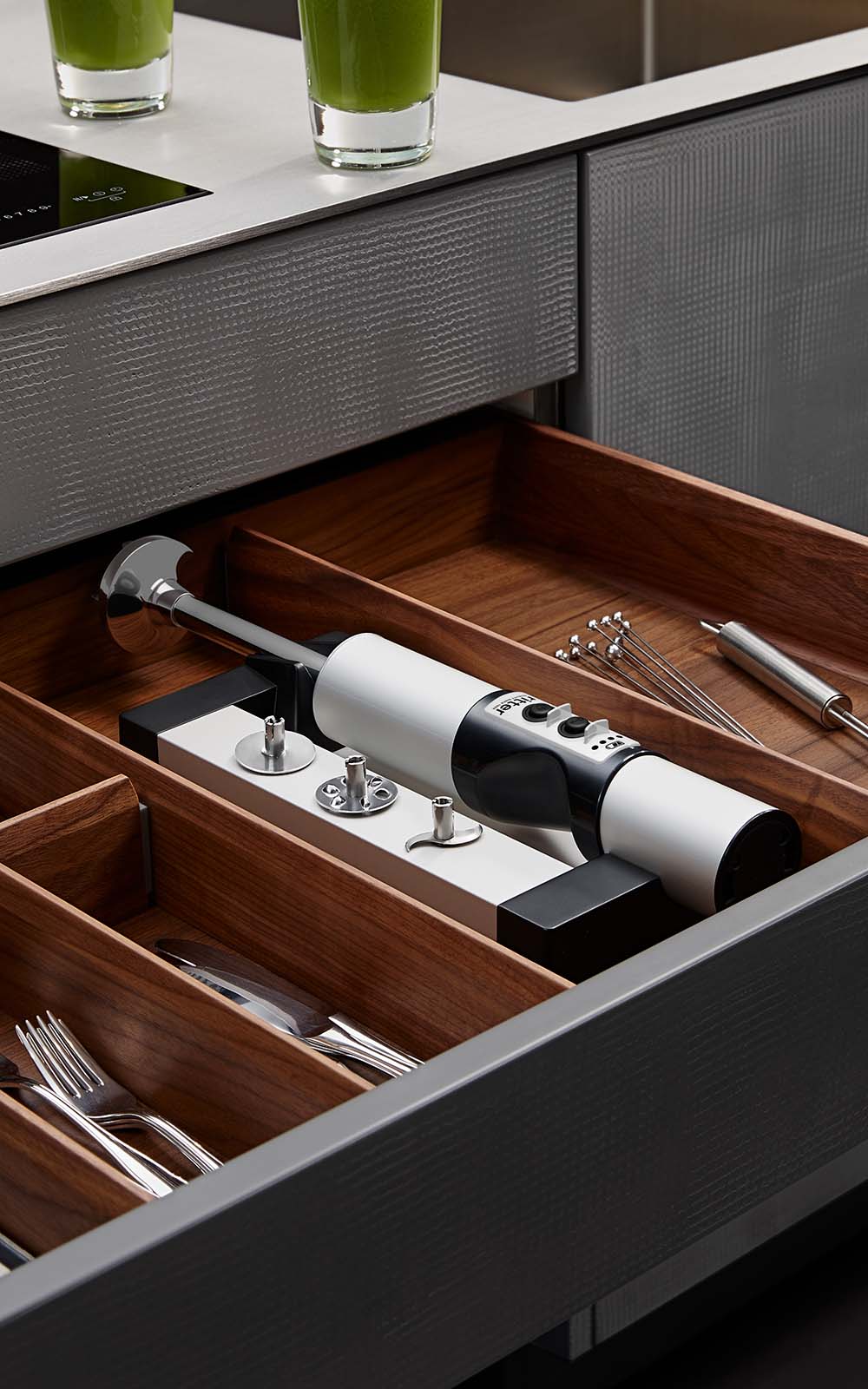 Einbau-Stabmixer in moderner Küche Einbau-Stabmixer in moderner Küche