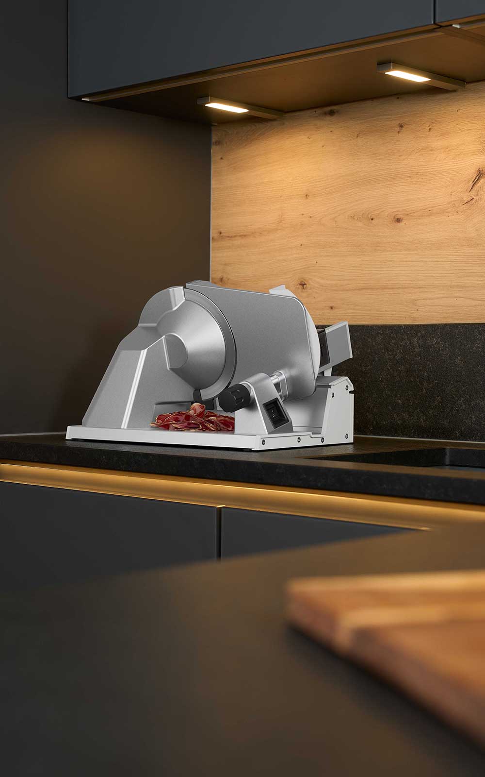 Feinschneider der in einer Küche steht. Feinschneider der in einer Küche steht.