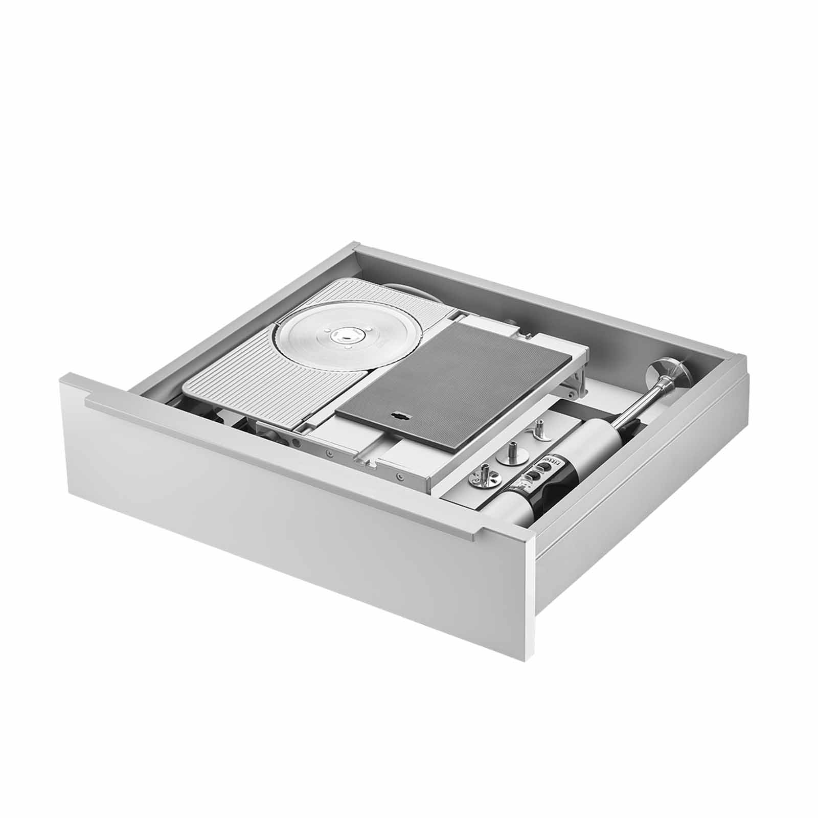 Ein Bild einer Schublade, mit einer Einbau-Kombination aus einem Einbau-Stabmixer und einem rechtsgeführten  Einbau-Allesschneider, mit weißem Hintergrund.